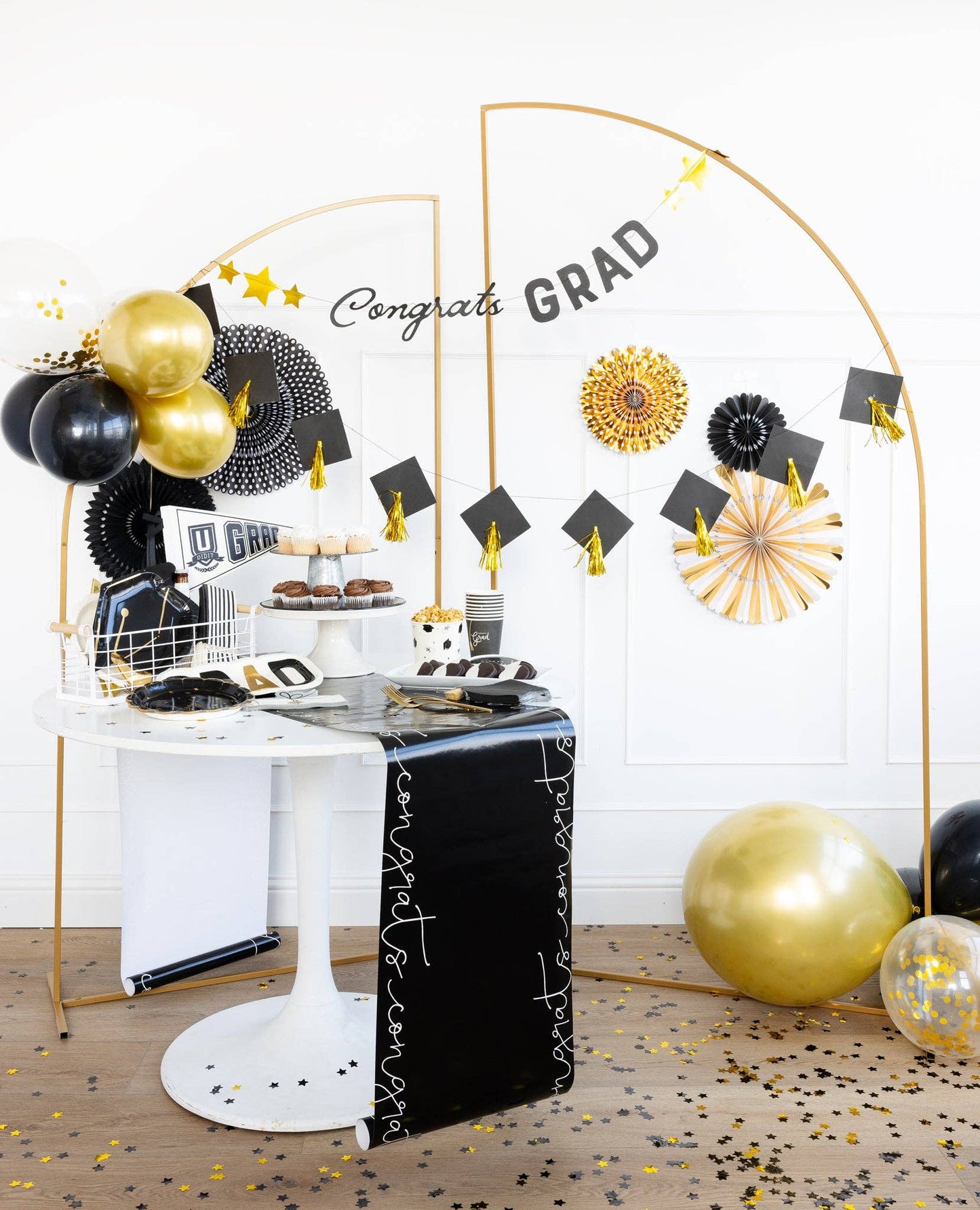 GRD1020 - Congrats Paper Table Runner