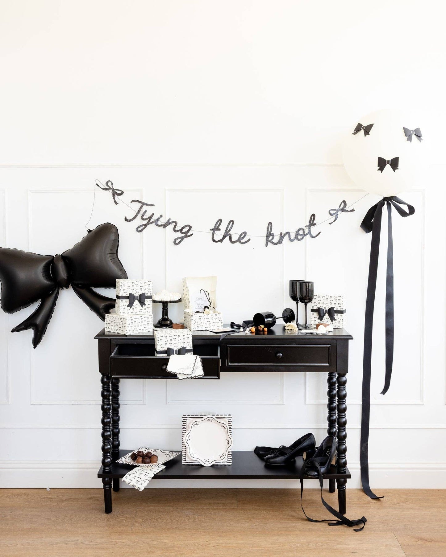 PLBLW42 - Black Bow Plate
