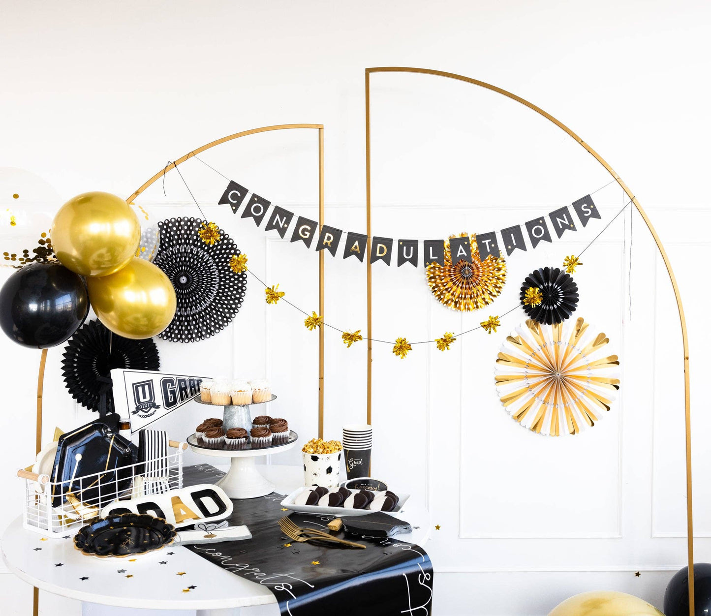 GRD1020 - Congrats Paper Table Runner
